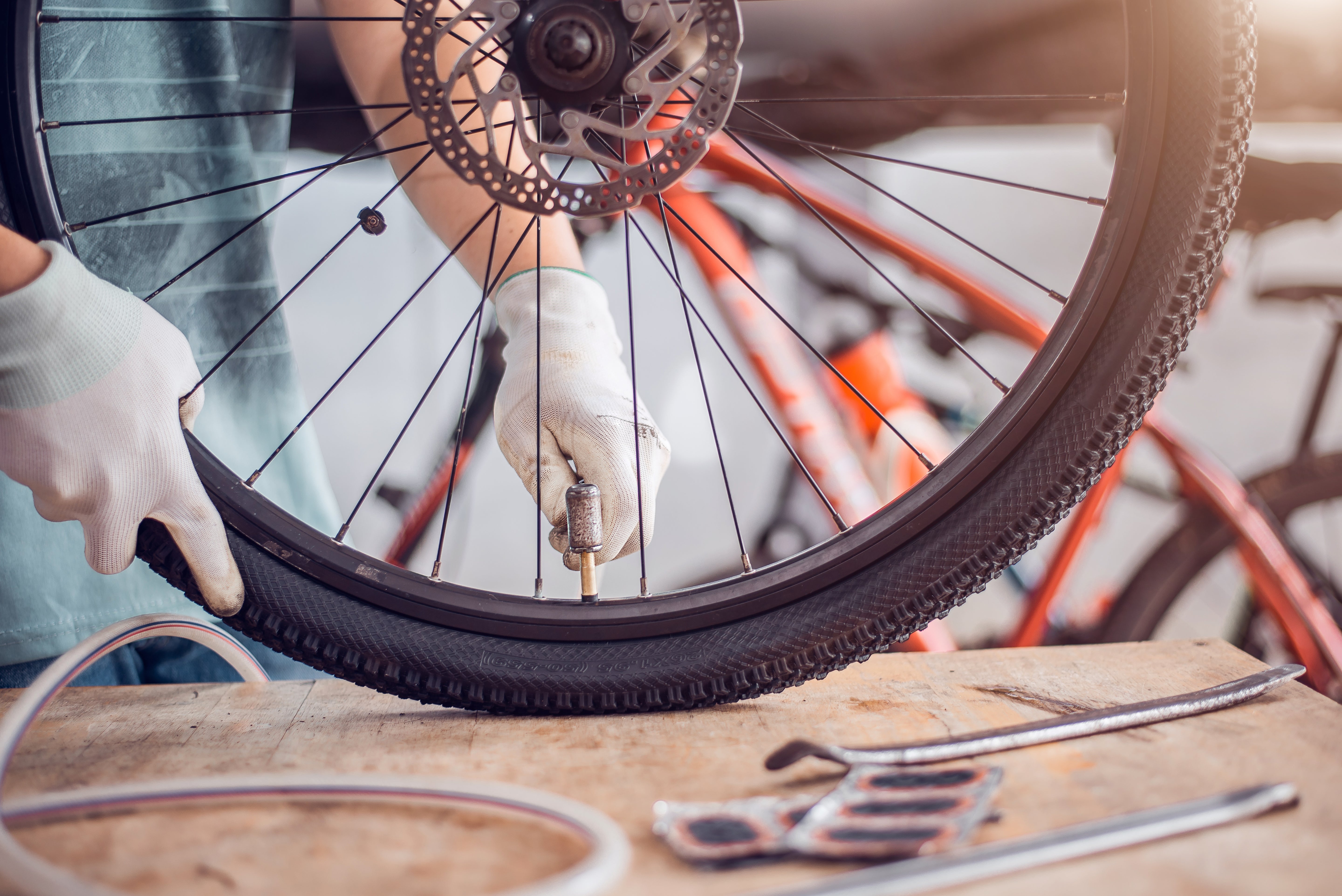 Controllo e centratura delle ruote di una bicicletta